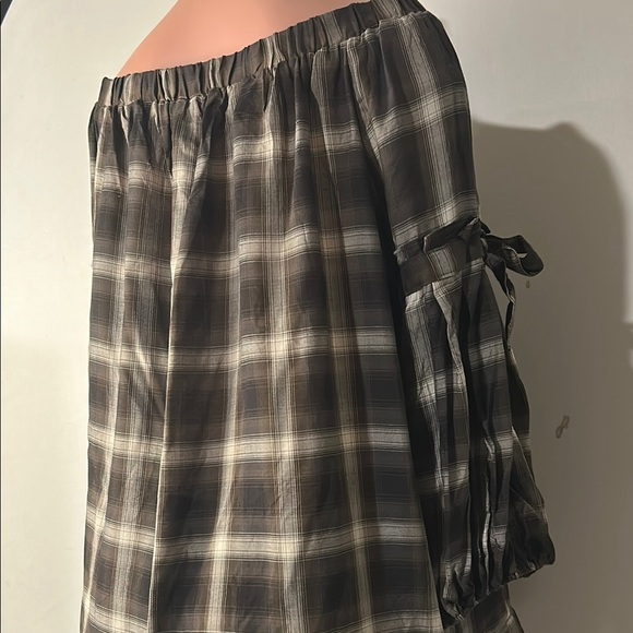 Max studio off shoulder Plaid Green Top Bell sleeve peasant top Size XL New - Picture 11 of 14